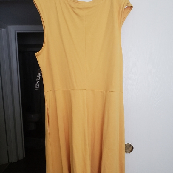 Yellow NY&C dress (with Pockets!) - Picture 3 of 7